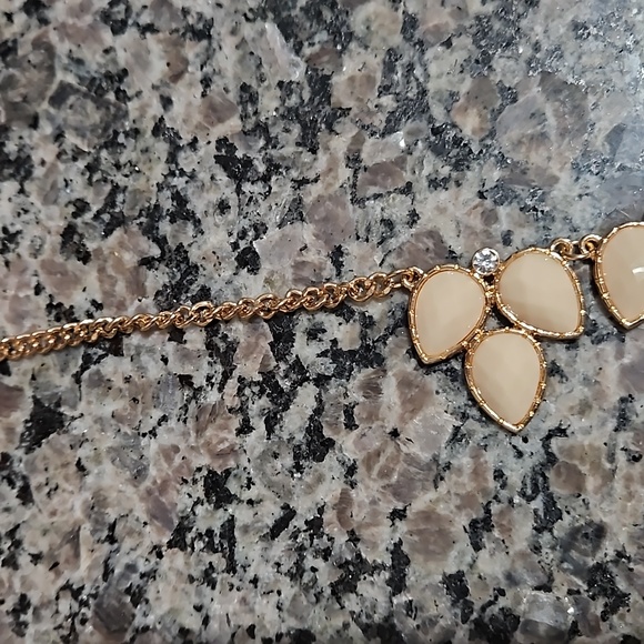 Icing brand, Cream colored Necklace and earring set - Picture 5 of 7